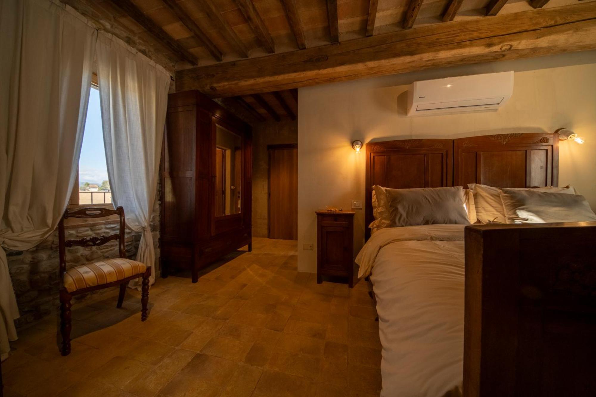 Agriturismo Podere Tovari アンギアーリ エクステリア 写真
