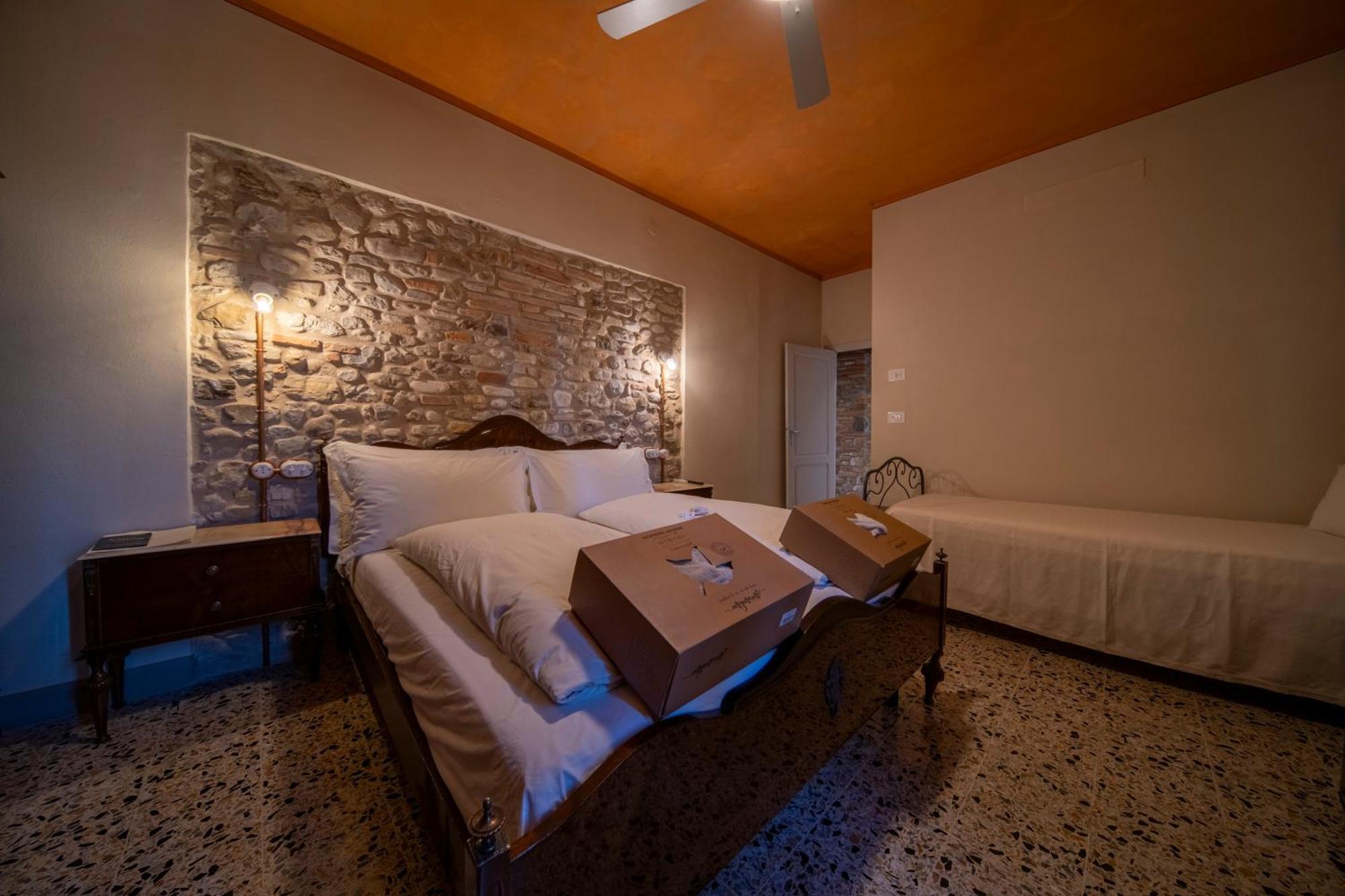 Agriturismo Podere Tovari アンギアーリ エクステリア 写真