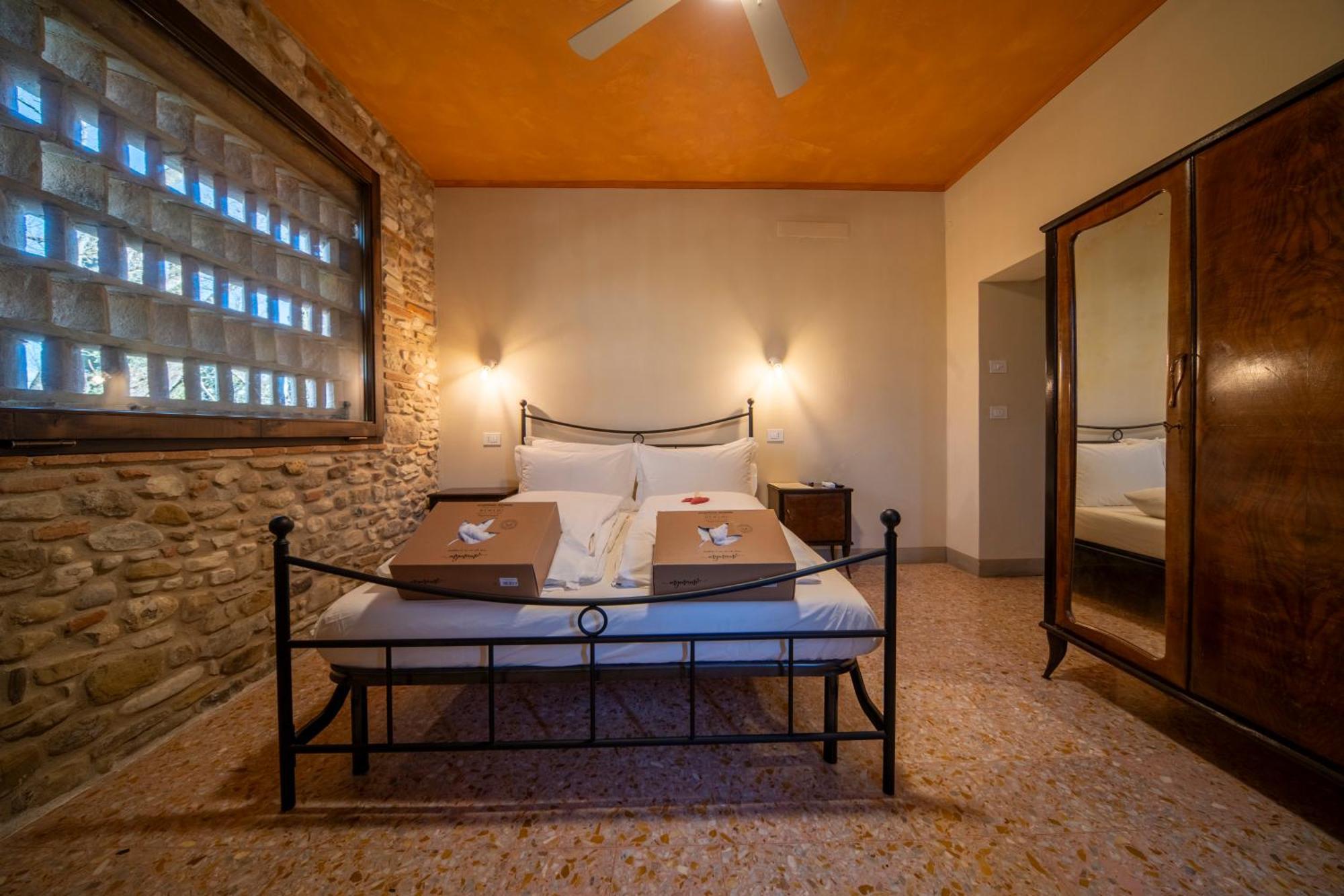 Agriturismo Podere Tovari アンギアーリ エクステリア 写真