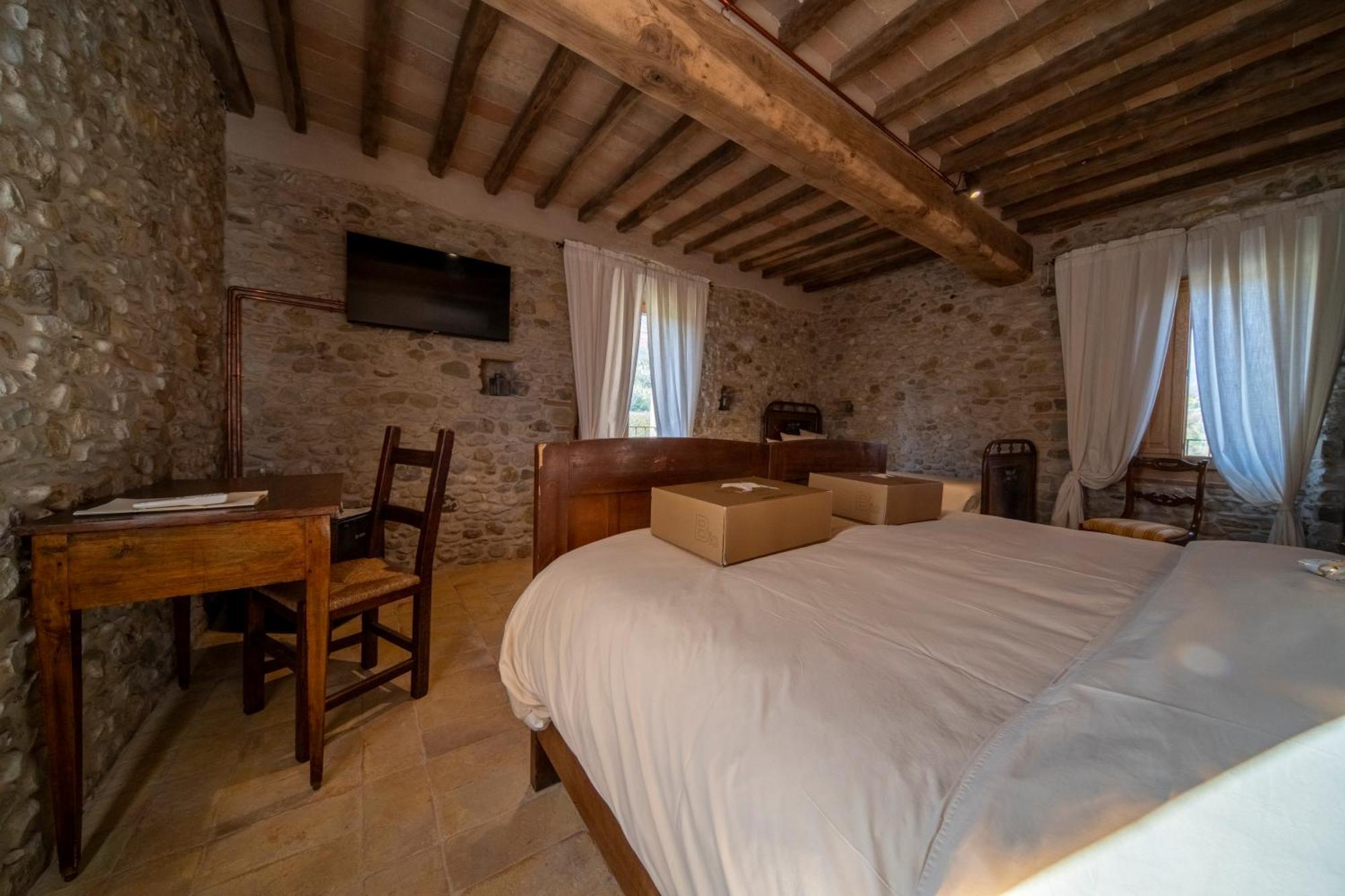 Agriturismo Podere Tovari アンギアーリ エクステリア 写真