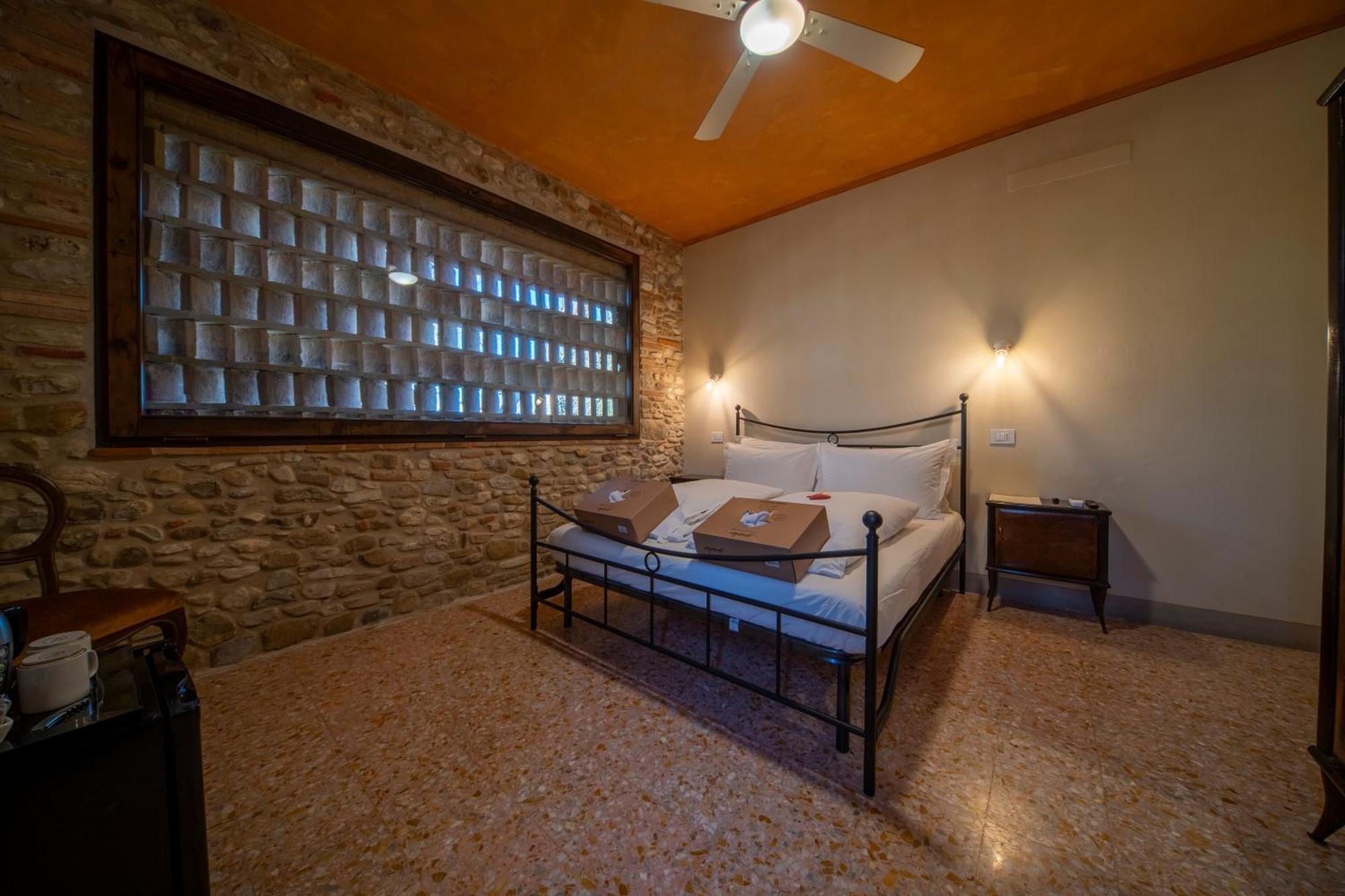 Agriturismo Podere Tovari アンギアーリ エクステリア 写真