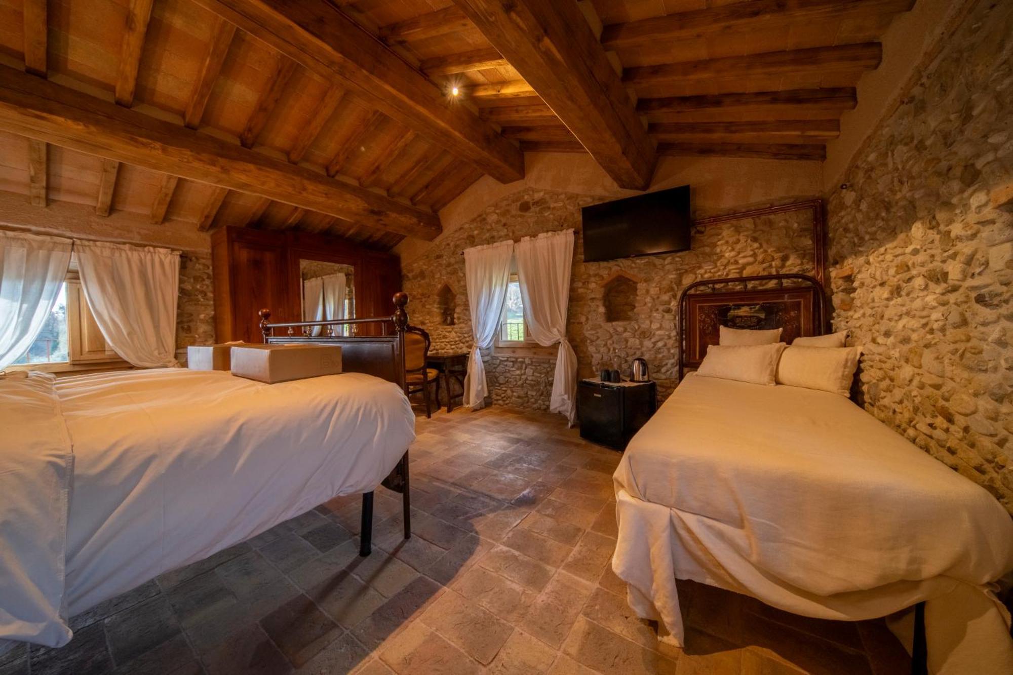 Agriturismo Podere Tovari アンギアーリ エクステリア 写真