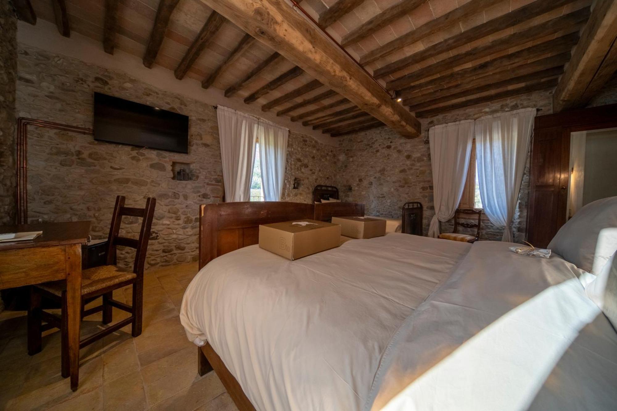 Agriturismo Podere Tovari アンギアーリ エクステリア 写真