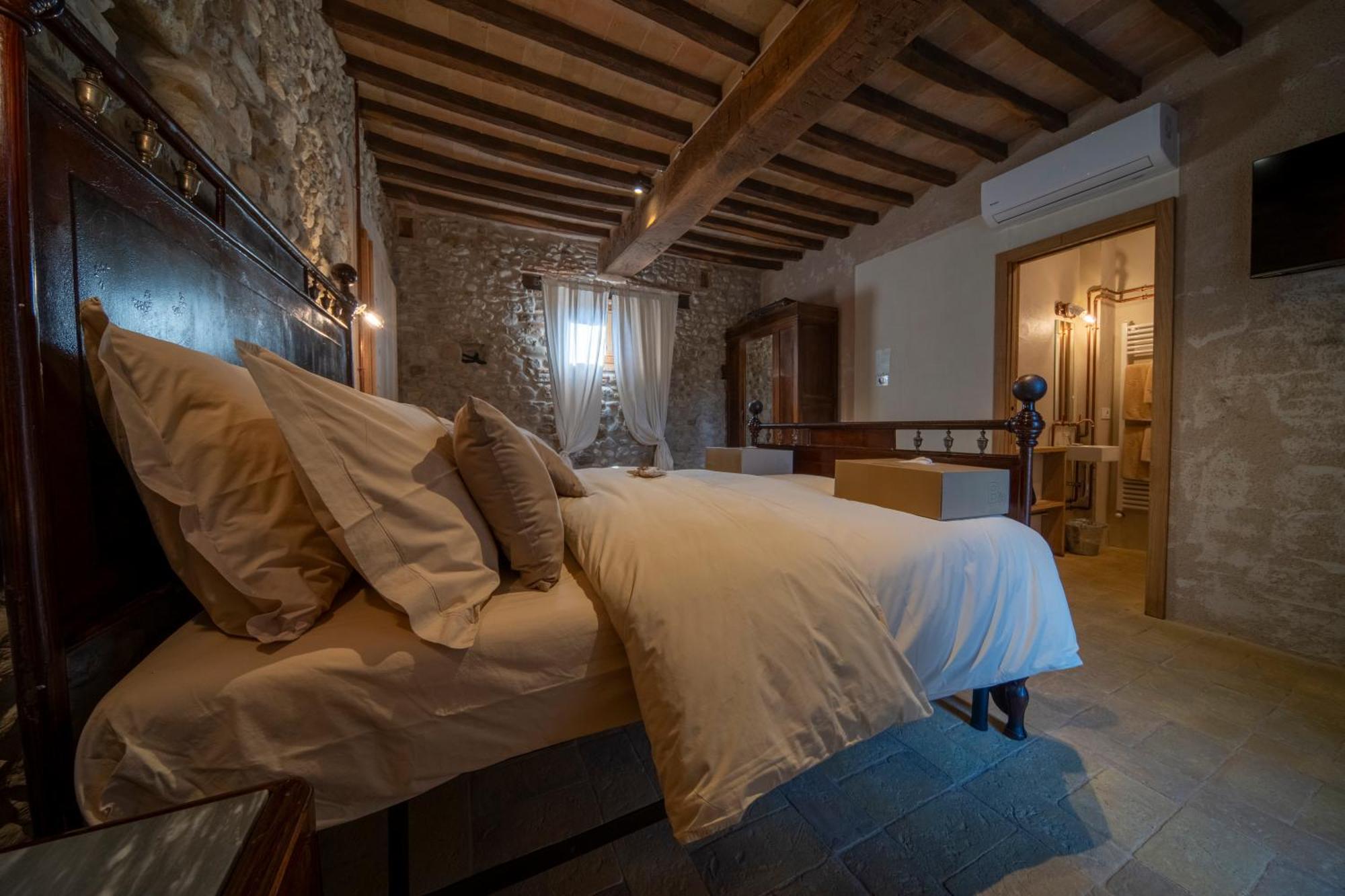 Agriturismo Podere Tovari アンギアーリ エクステリア 写真
