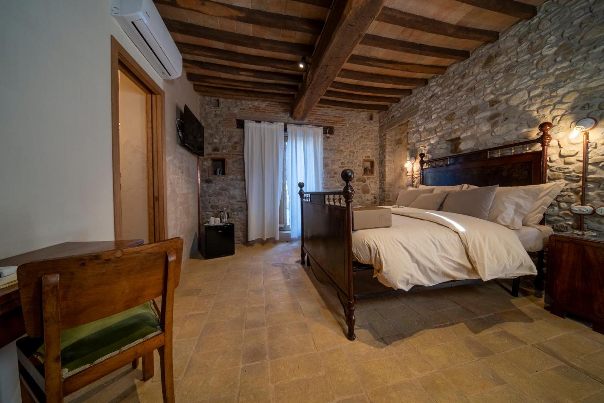 Agriturismo Podere Tovari アンギアーリ エクステリア 写真