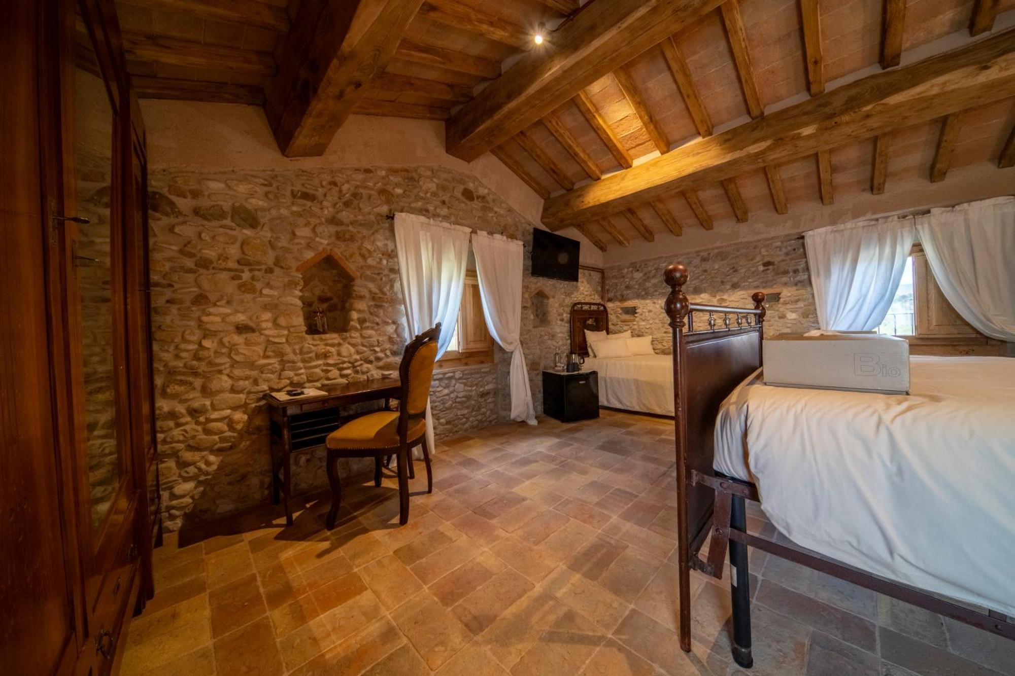 Agriturismo Podere Tovari アンギアーリ エクステリア 写真