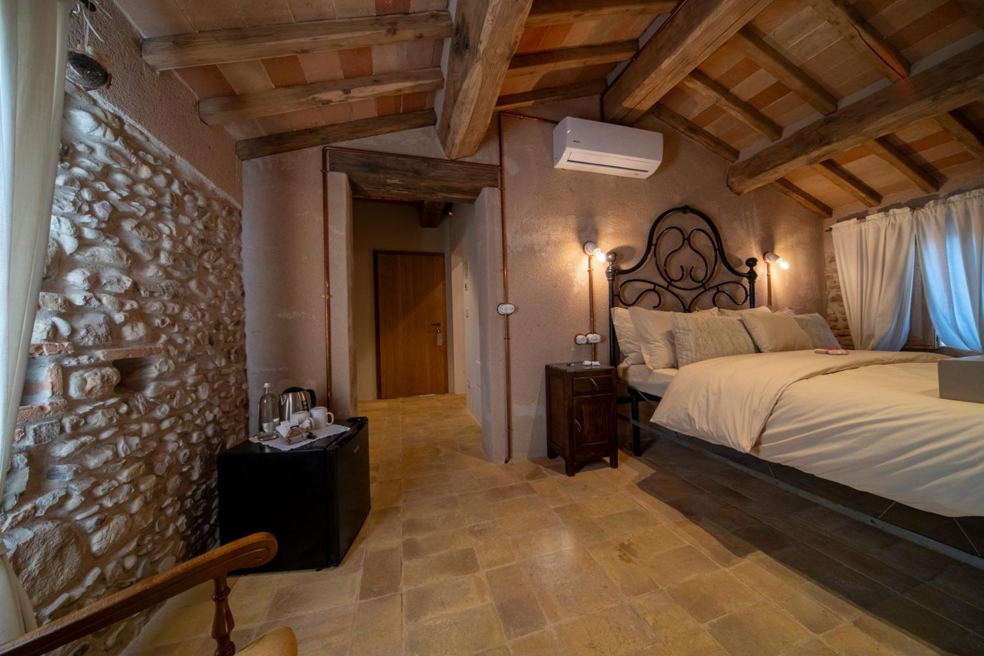Agriturismo Podere Tovari アンギアーリ エクステリア 写真