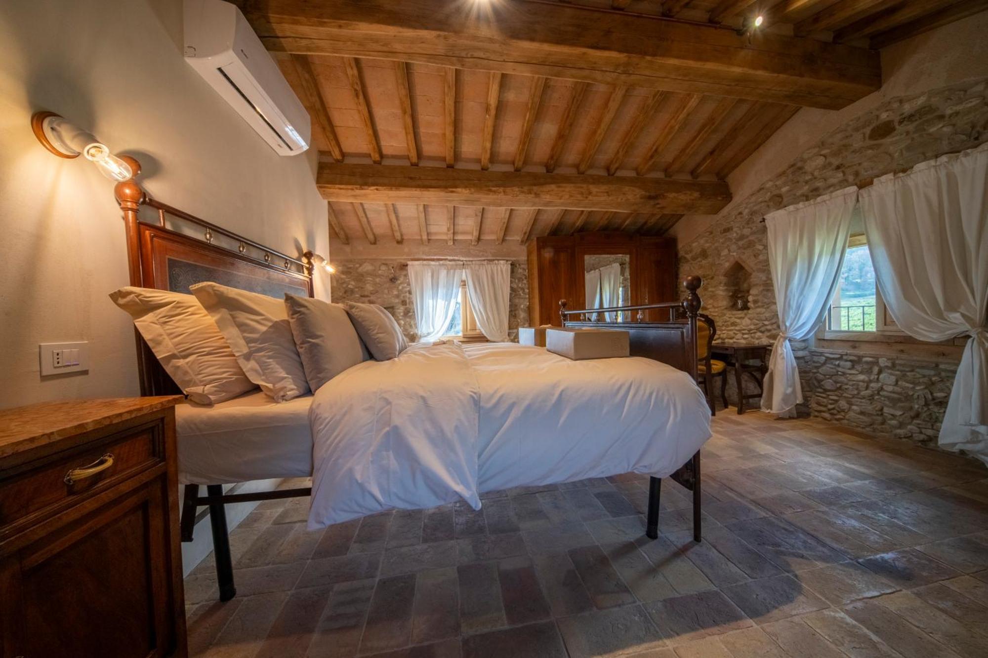 Agriturismo Podere Tovari アンギアーリ エクステリア 写真