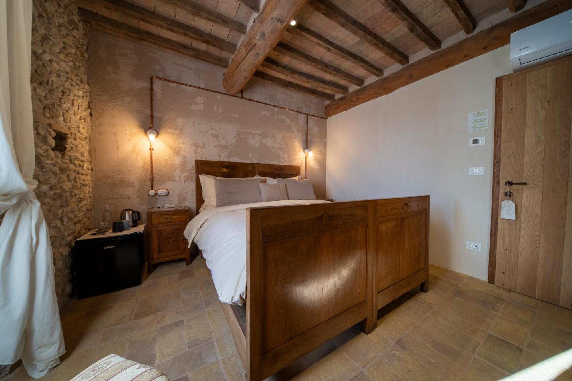 Agriturismo Podere Tovari アンギアーリ エクステリア 写真