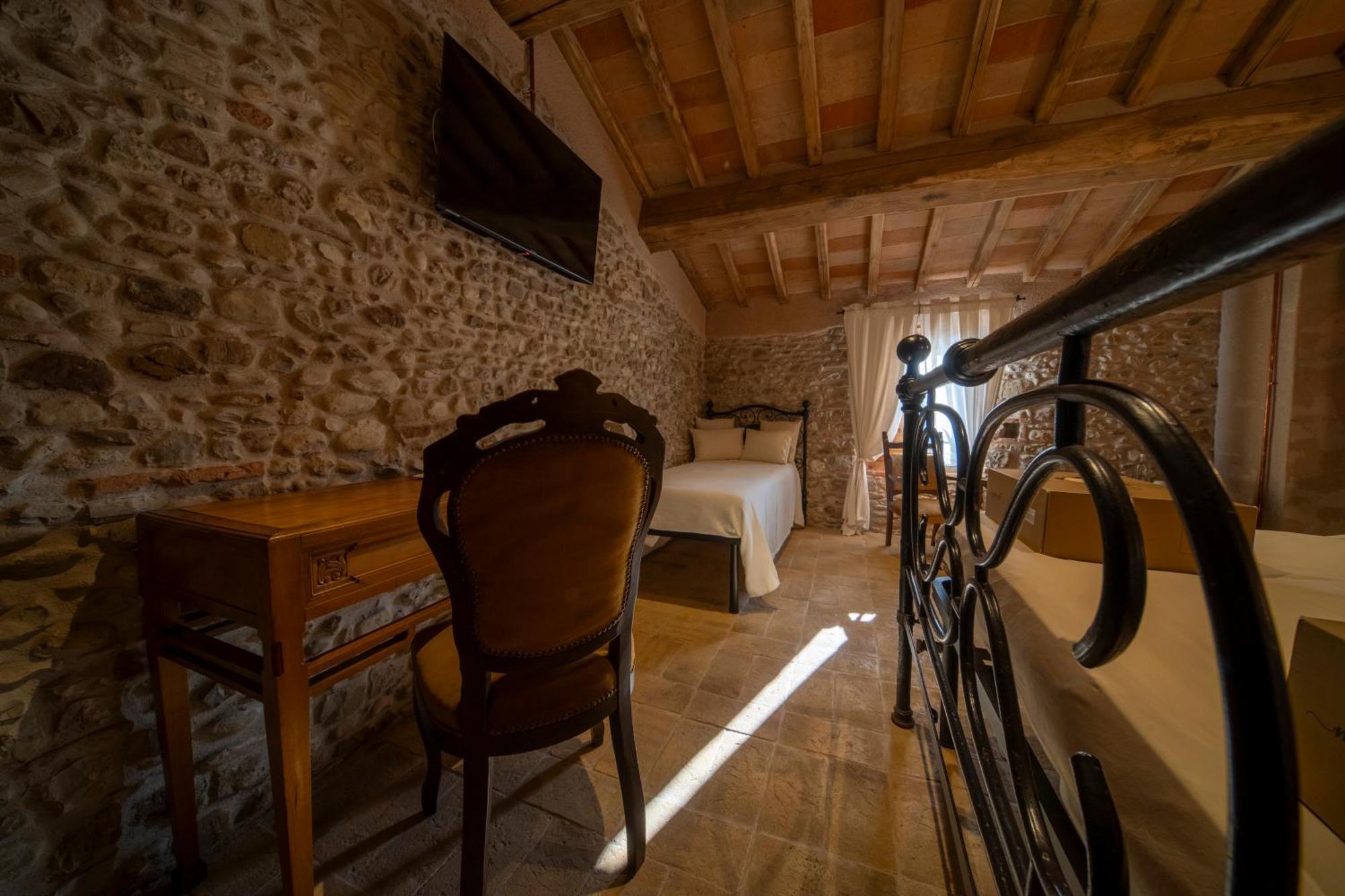 Agriturismo Podere Tovari アンギアーリ エクステリア 写真