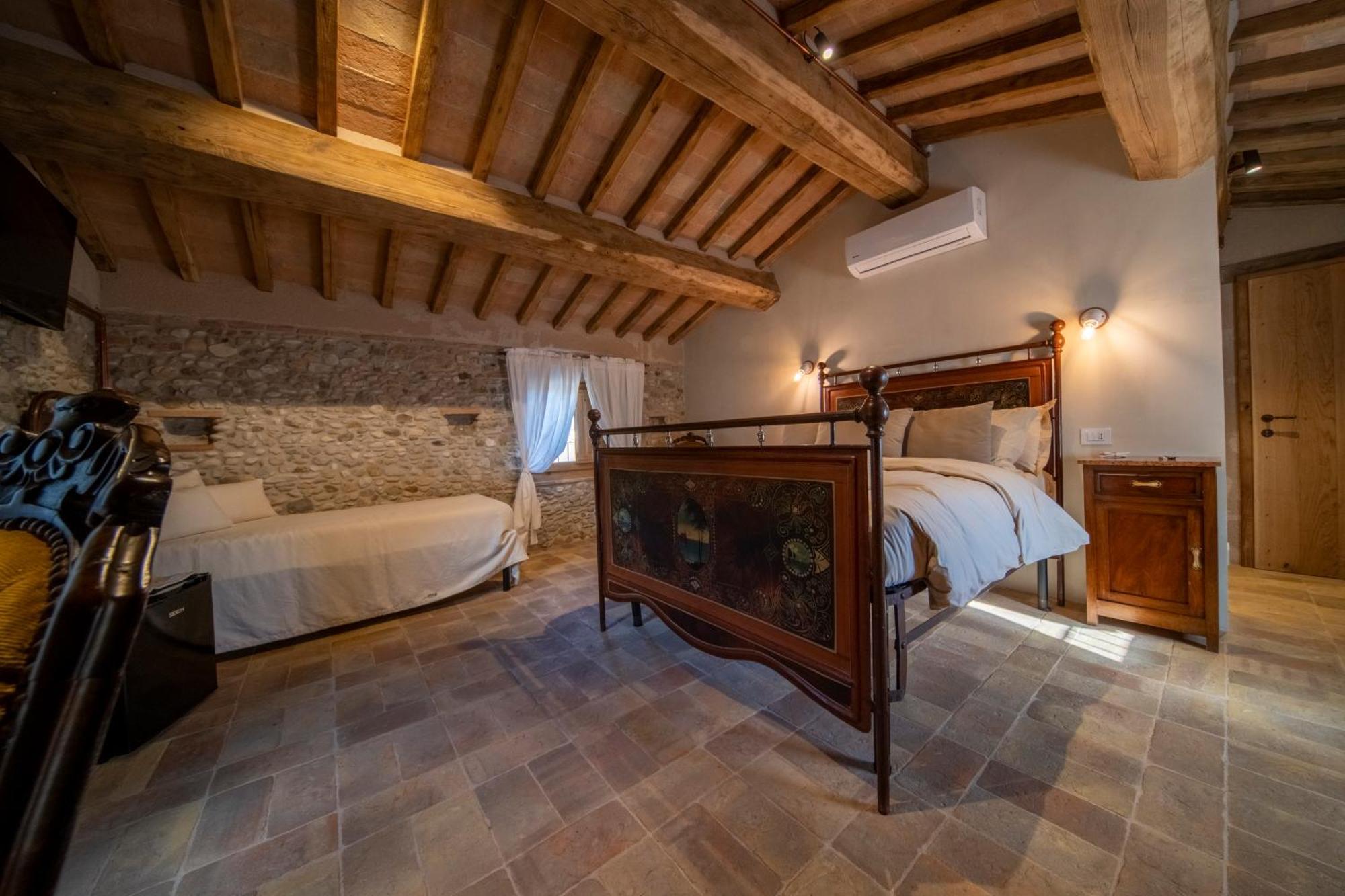 Agriturismo Podere Tovari アンギアーリ エクステリア 写真
