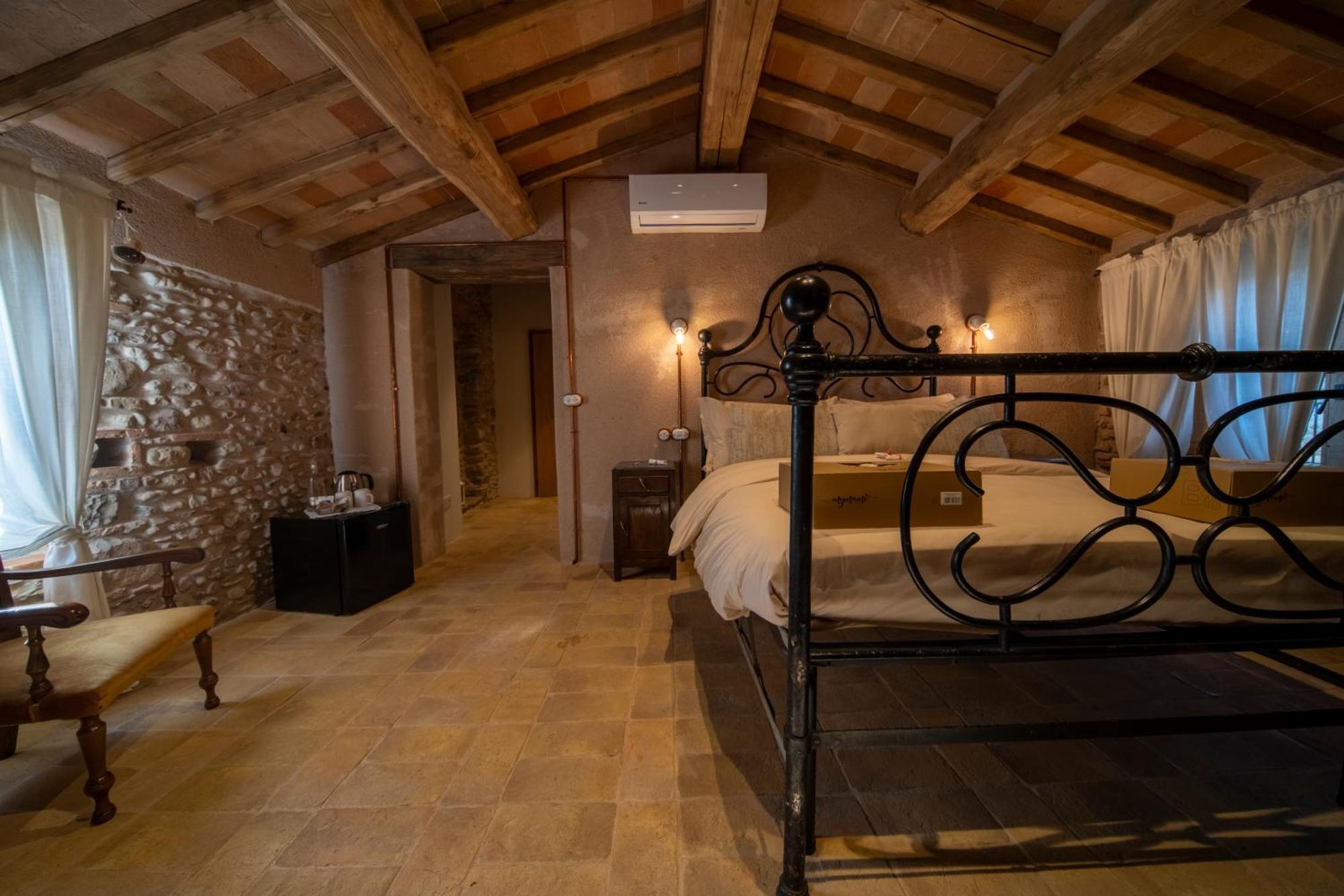 Agriturismo Podere Tovari アンギアーリ エクステリア 写真