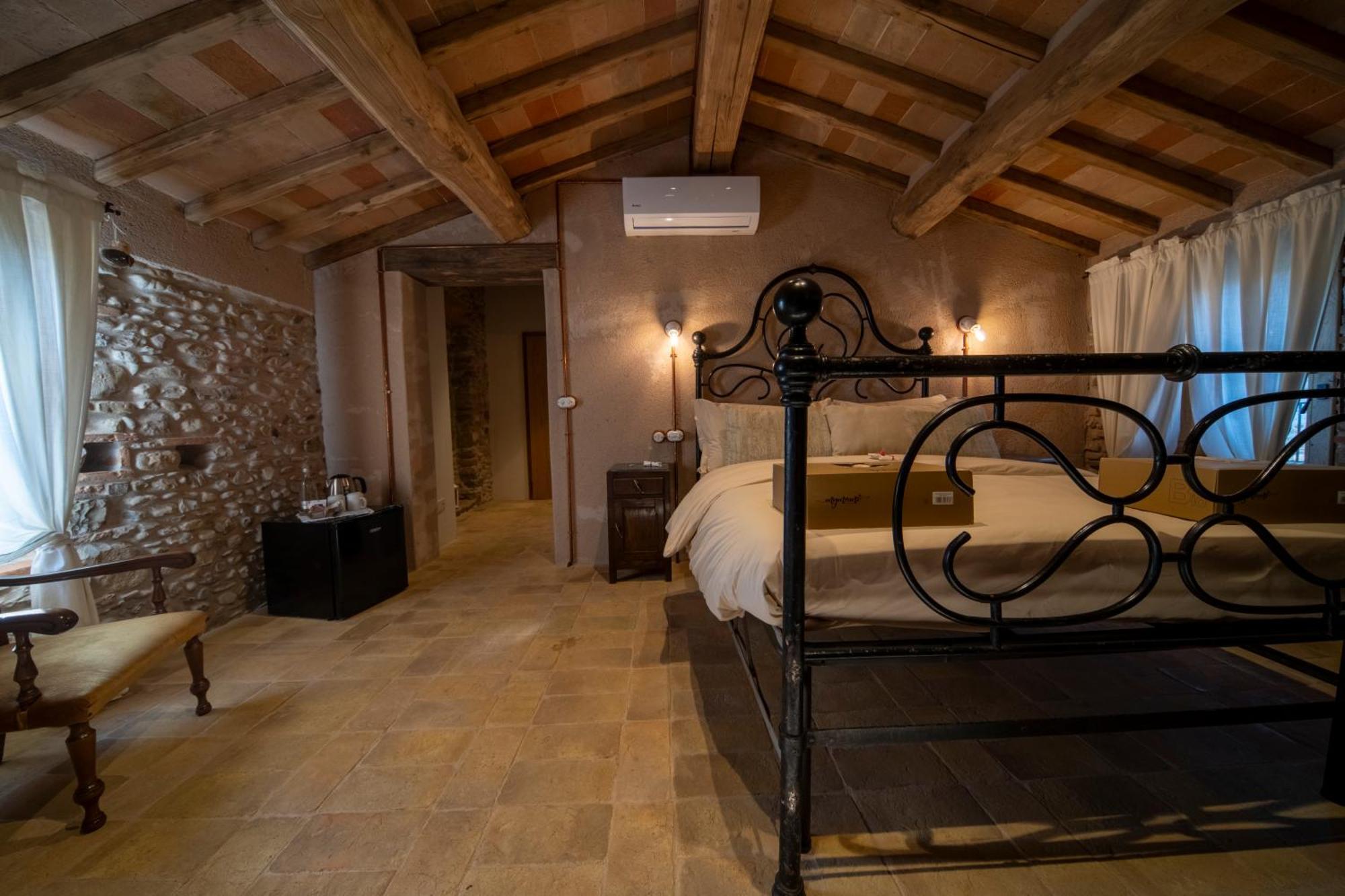 Agriturismo Podere Tovari アンギアーリ エクステリア 写真