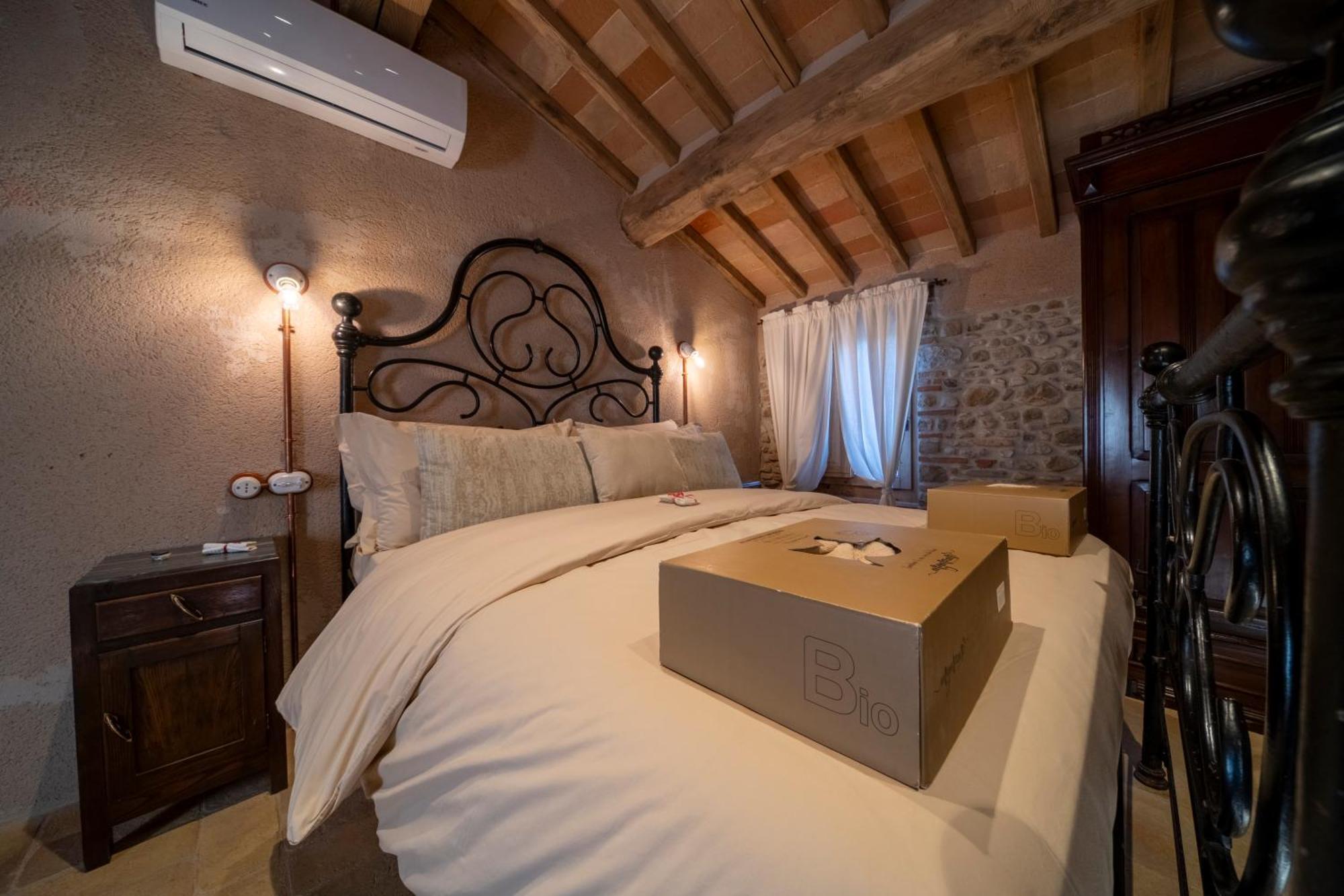 Agriturismo Podere Tovari アンギアーリ エクステリア 写真
