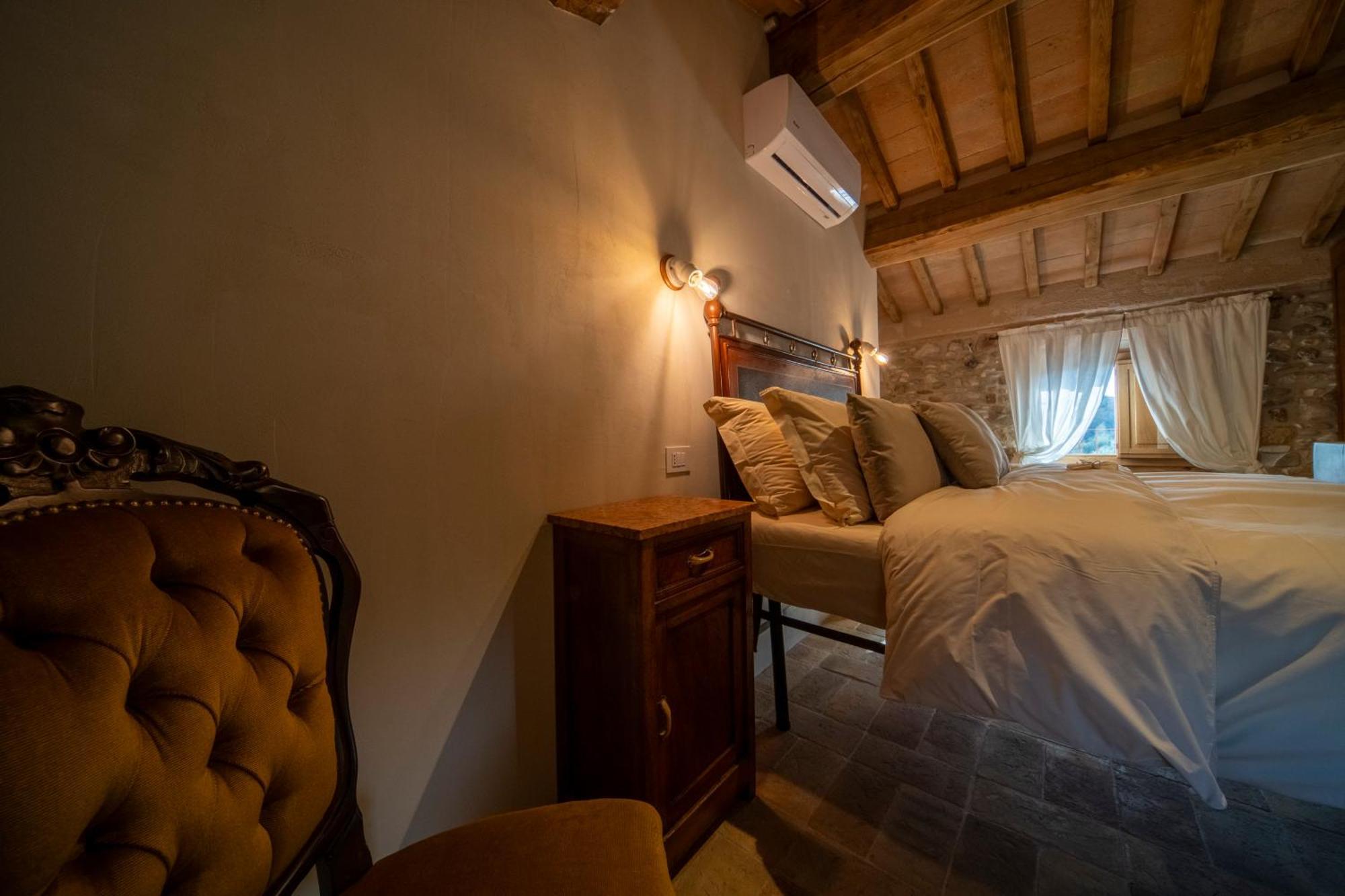 Agriturismo Podere Tovari アンギアーリ エクステリア 写真