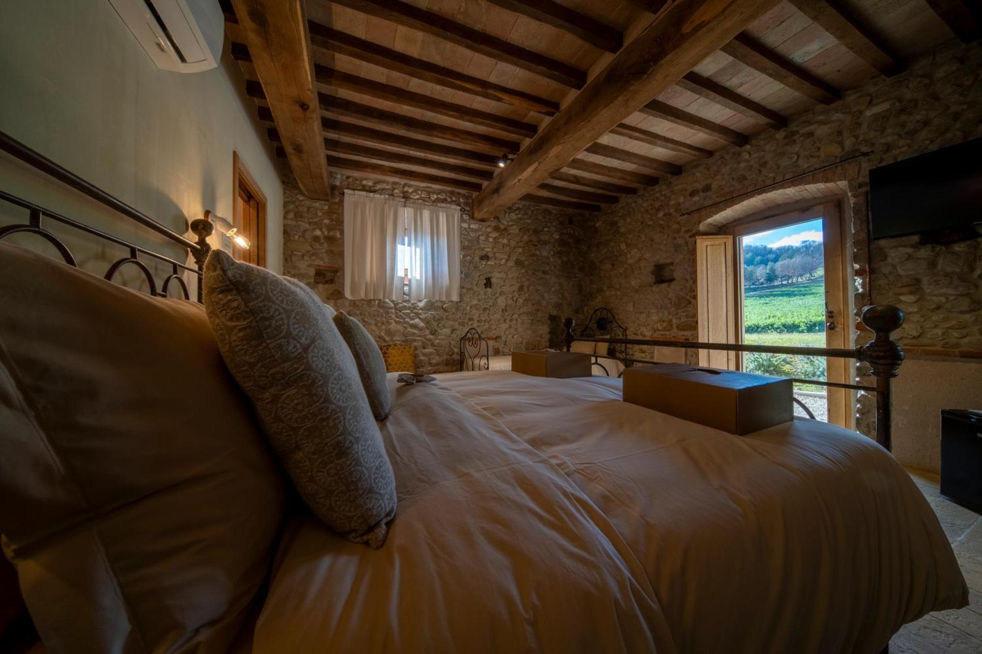 Agriturismo Podere Tovari アンギアーリ エクステリア 写真