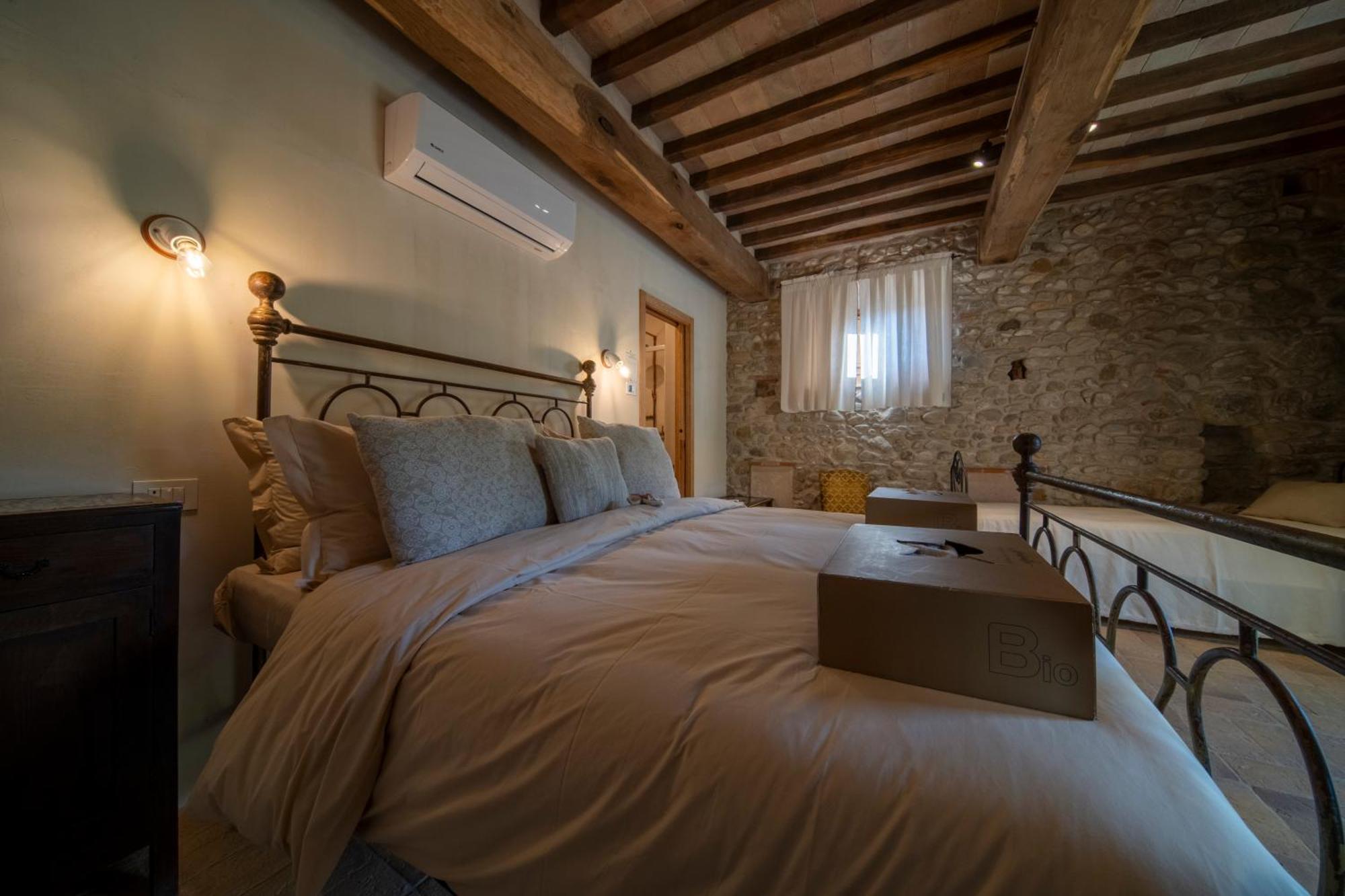 Agriturismo Podere Tovari アンギアーリ エクステリア 写真
