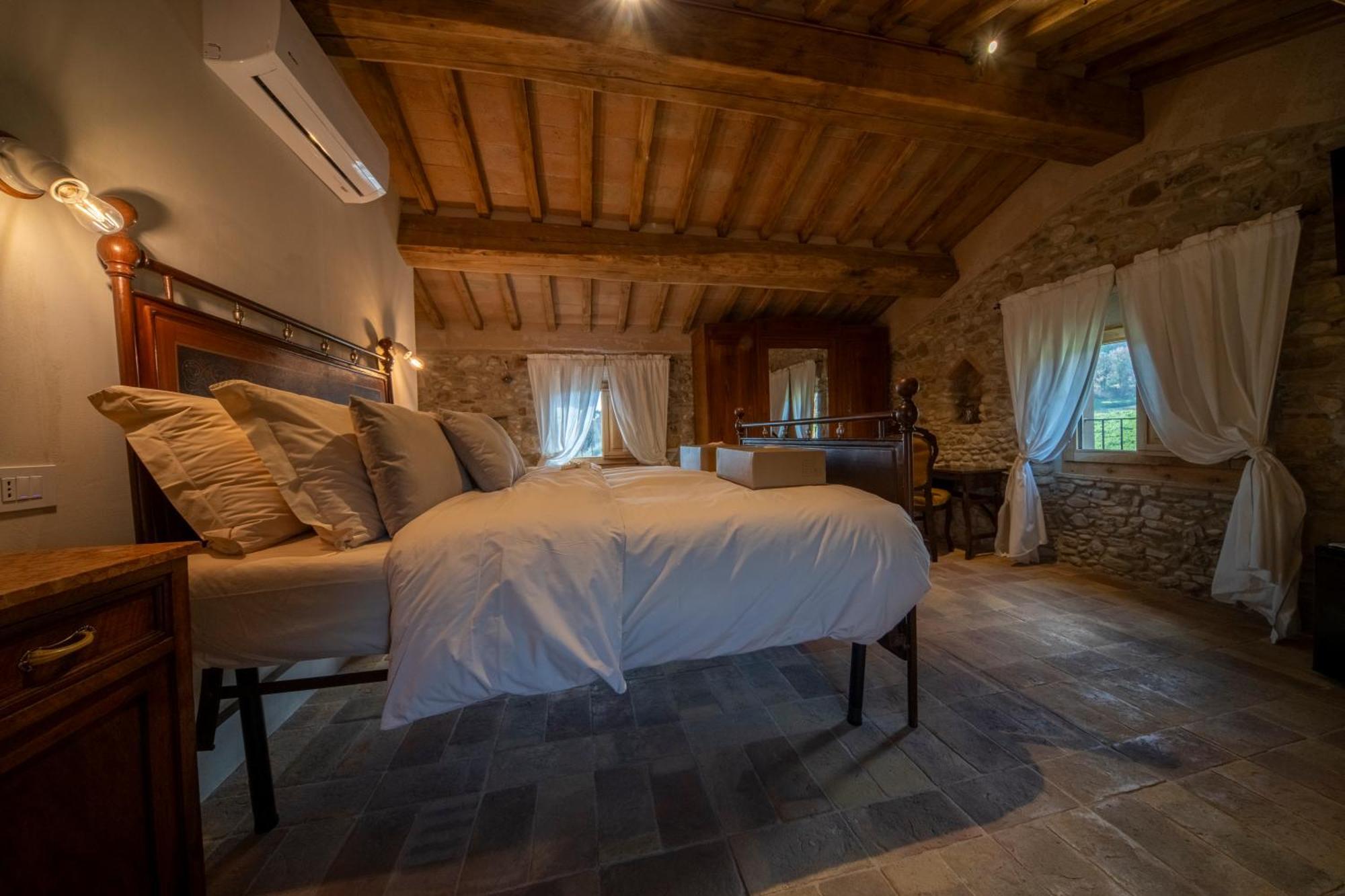 Agriturismo Podere Tovari アンギアーリ エクステリア 写真
