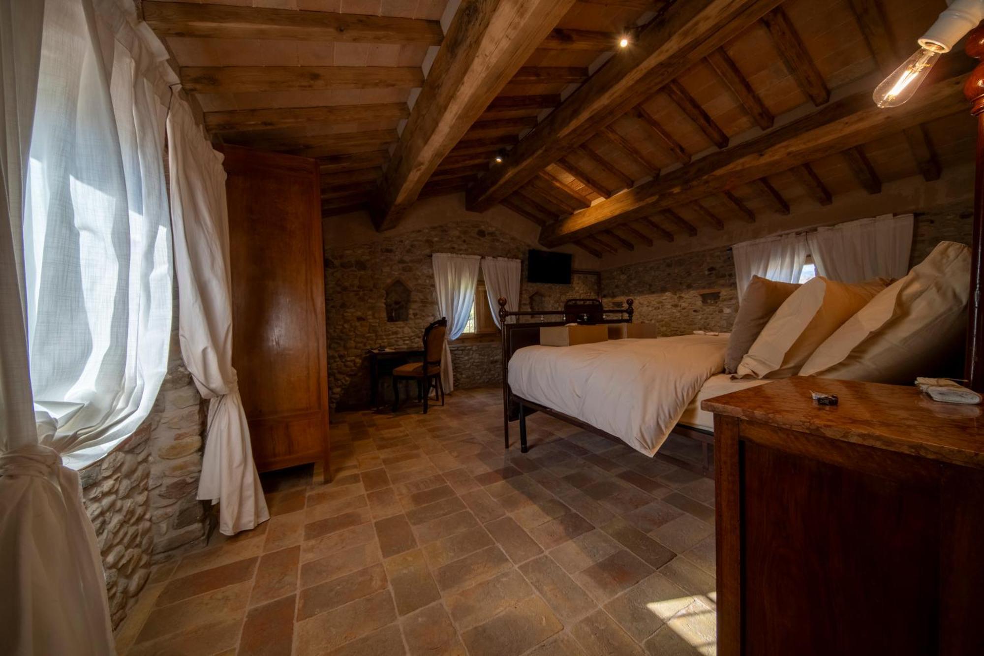 Agriturismo Podere Tovari アンギアーリ エクステリア 写真