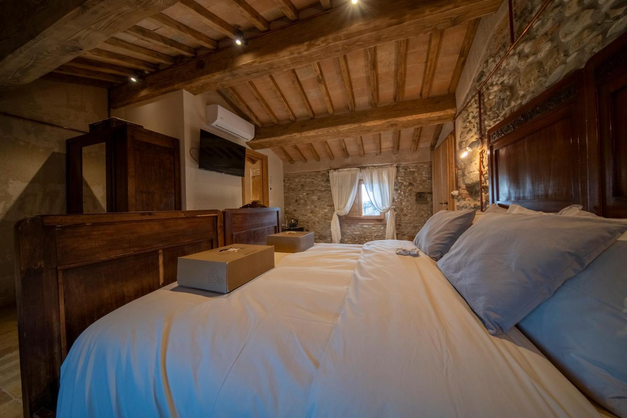 Agriturismo Podere Tovari アンギアーリ エクステリア 写真