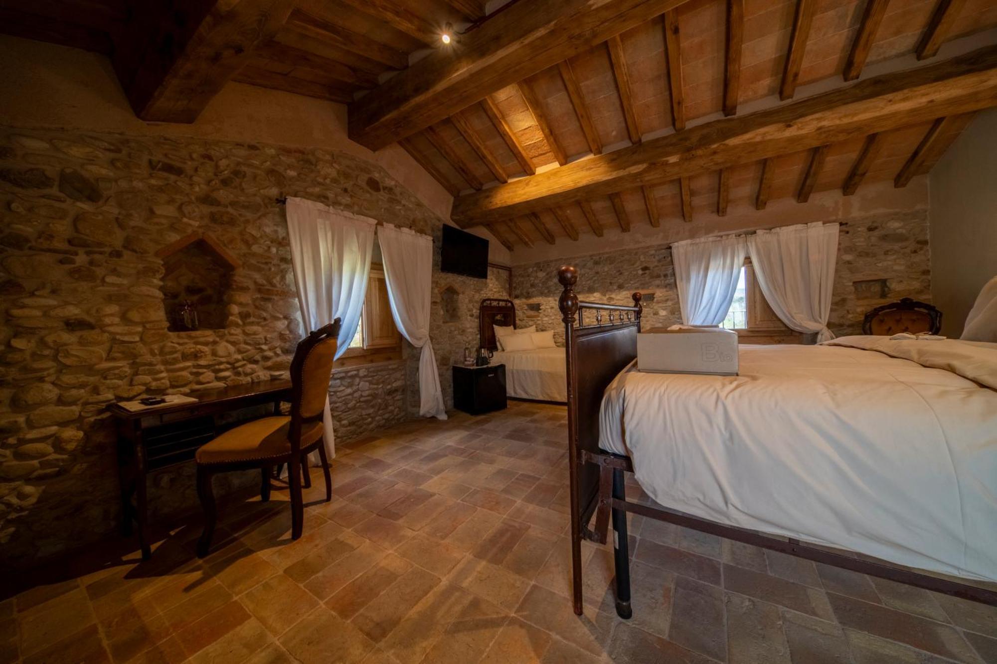 Agriturismo Podere Tovari アンギアーリ エクステリア 写真