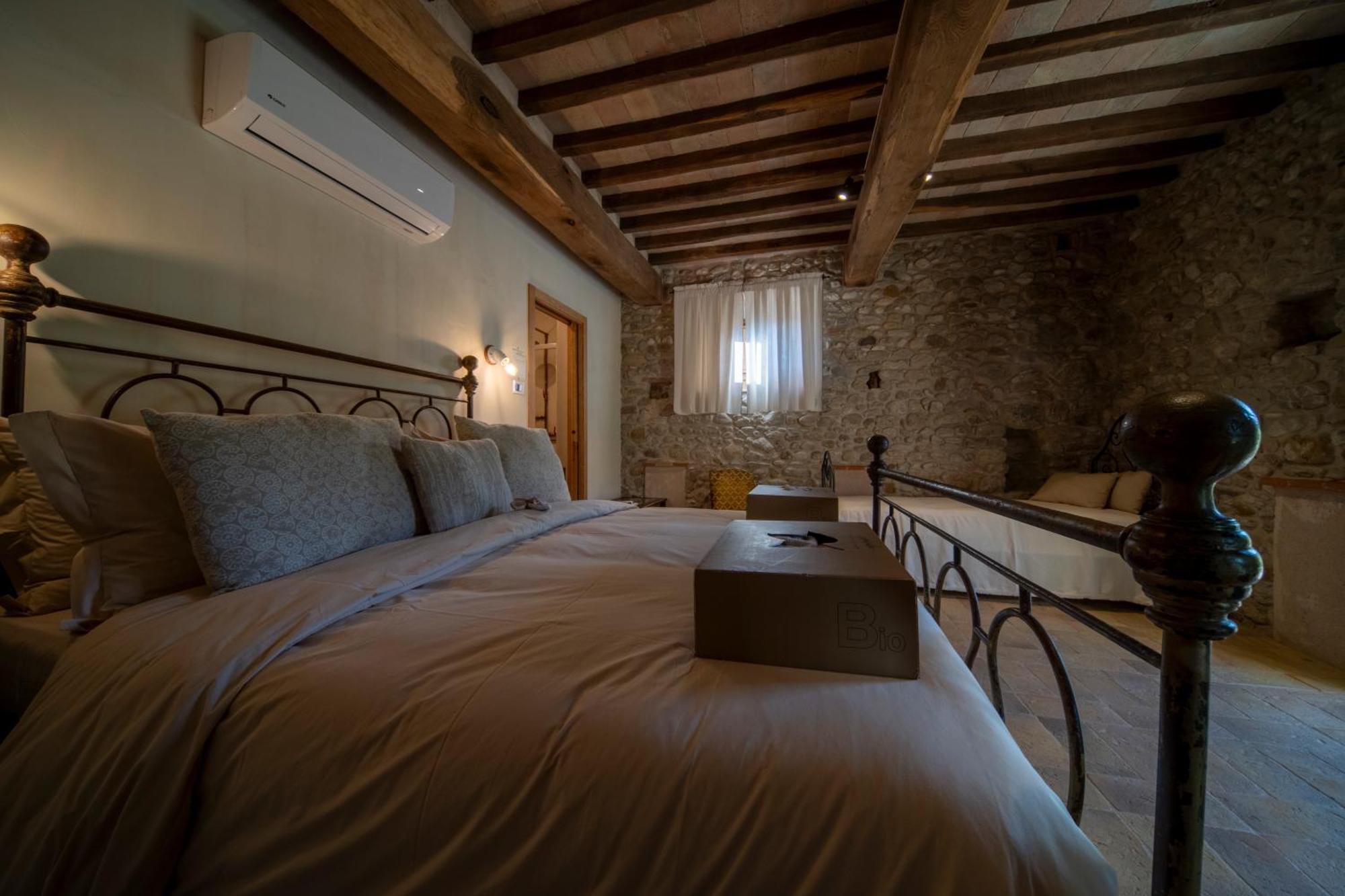 Agriturismo Podere Tovari アンギアーリ エクステリア 写真