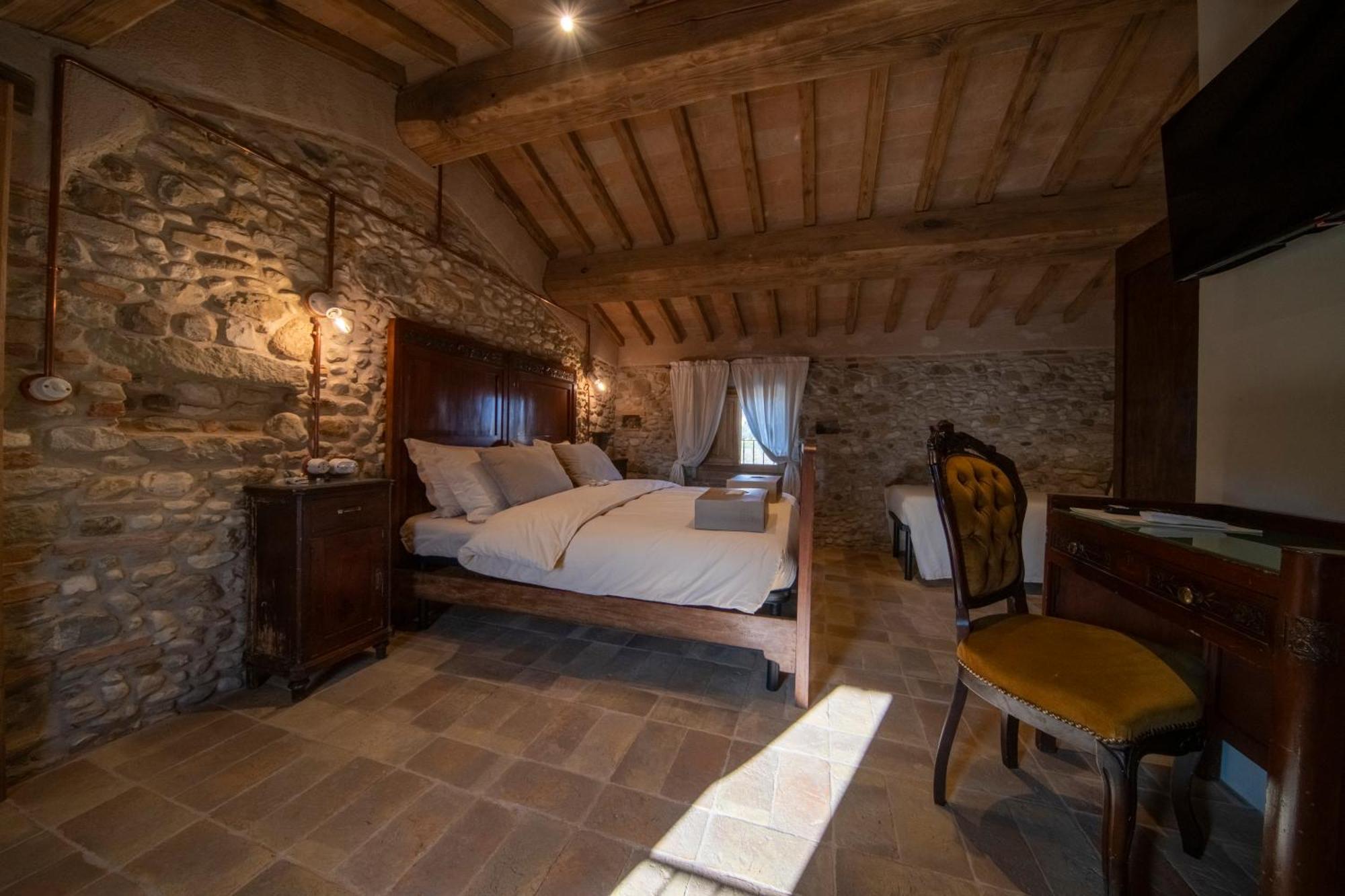 Agriturismo Podere Tovari アンギアーリ エクステリア 写真