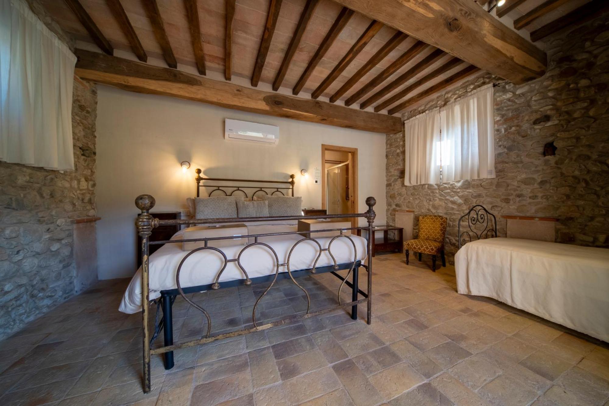 Agriturismo Podere Tovari アンギアーリ エクステリア 写真