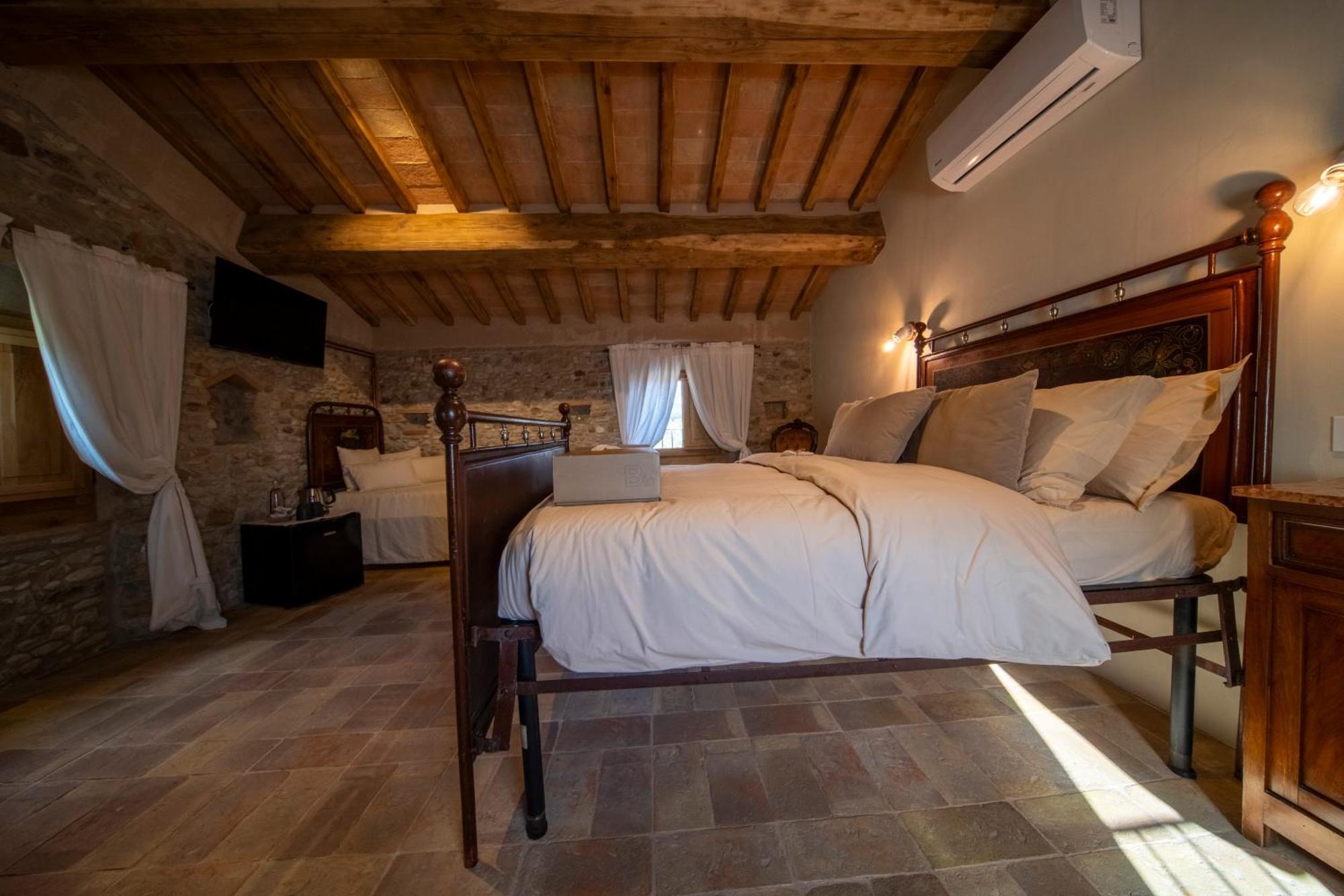 Agriturismo Podere Tovari アンギアーリ エクステリア 写真
