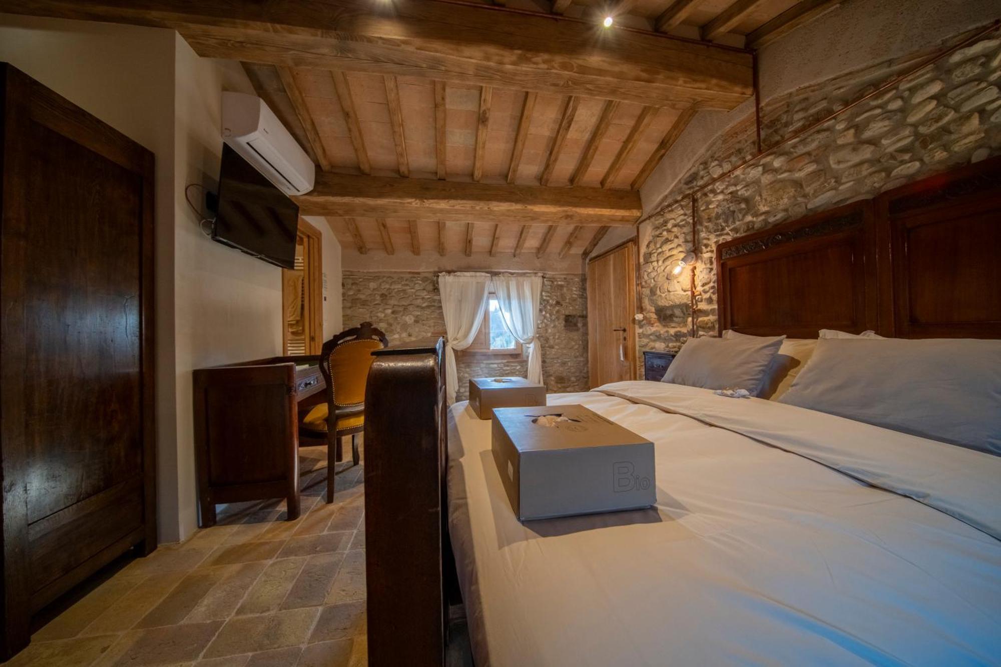 Agriturismo Podere Tovari アンギアーリ エクステリア 写真
