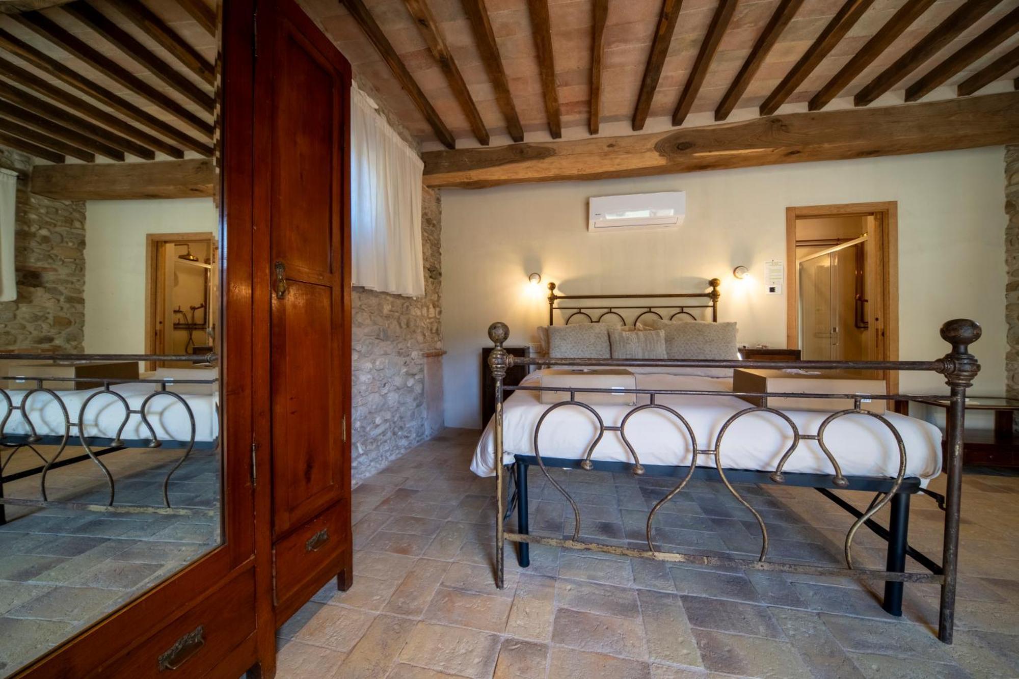 Agriturismo Podere Tovari アンギアーリ エクステリア 写真