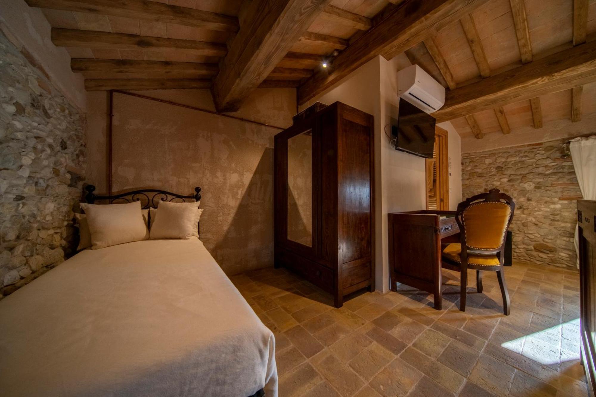 Agriturismo Podere Tovari アンギアーリ エクステリア 写真