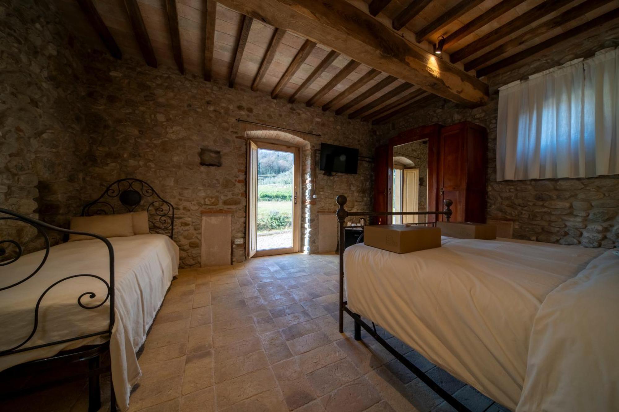 Agriturismo Podere Tovari アンギアーリ エクステリア 写真