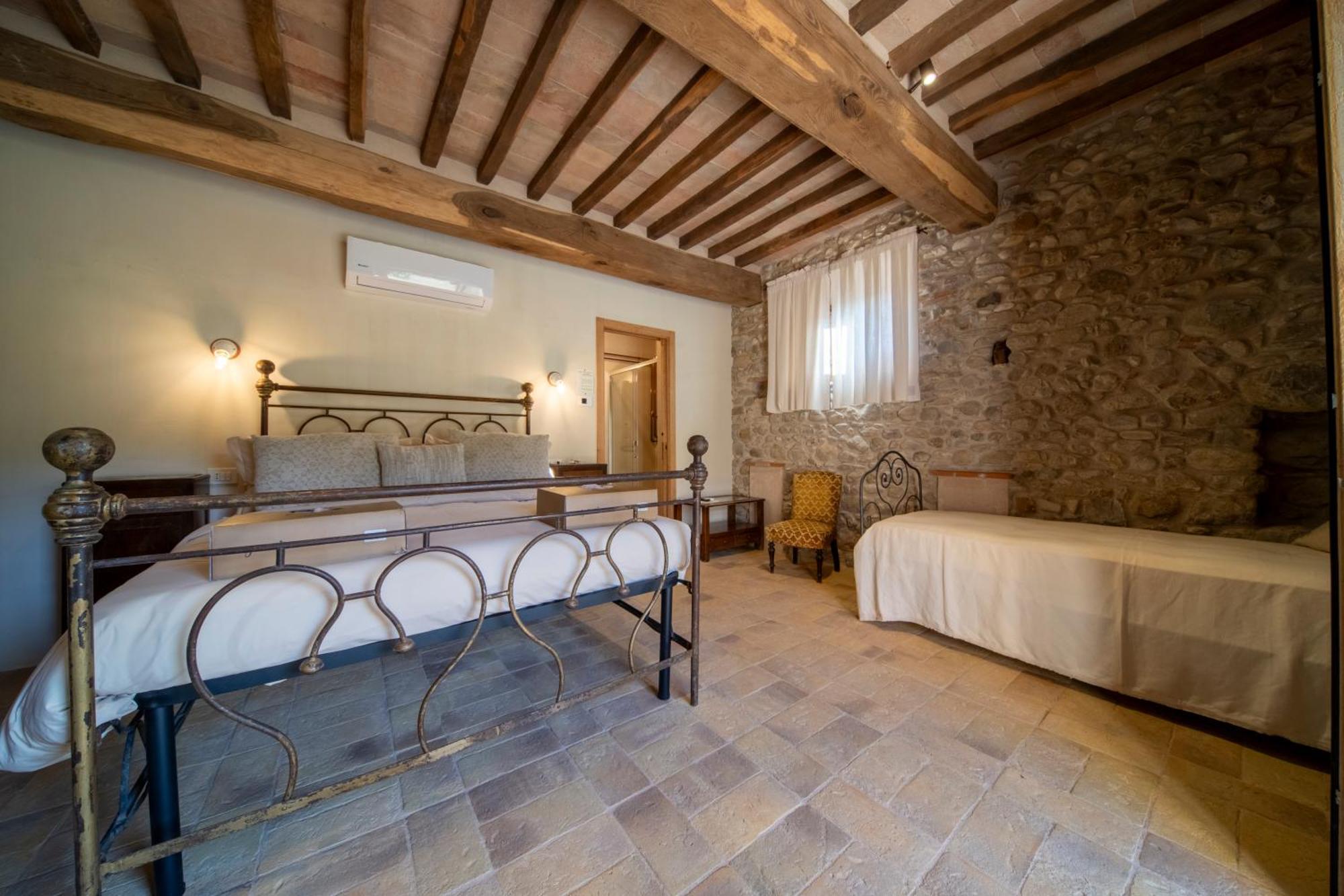 Agriturismo Podere Tovari アンギアーリ エクステリア 写真