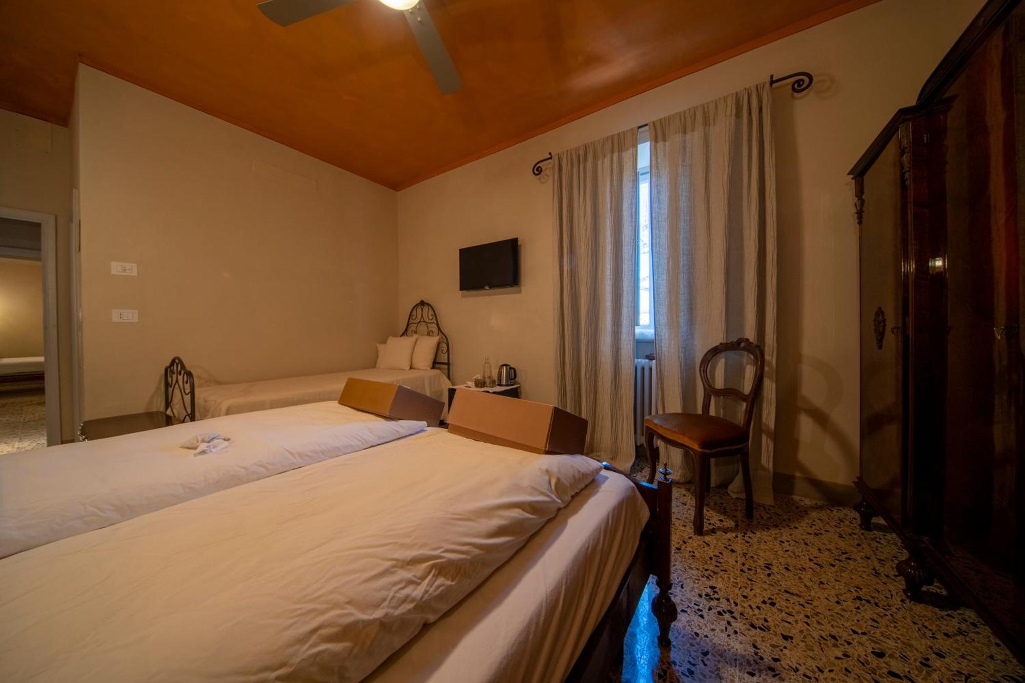 Agriturismo Podere Tovari アンギアーリ エクステリア 写真
