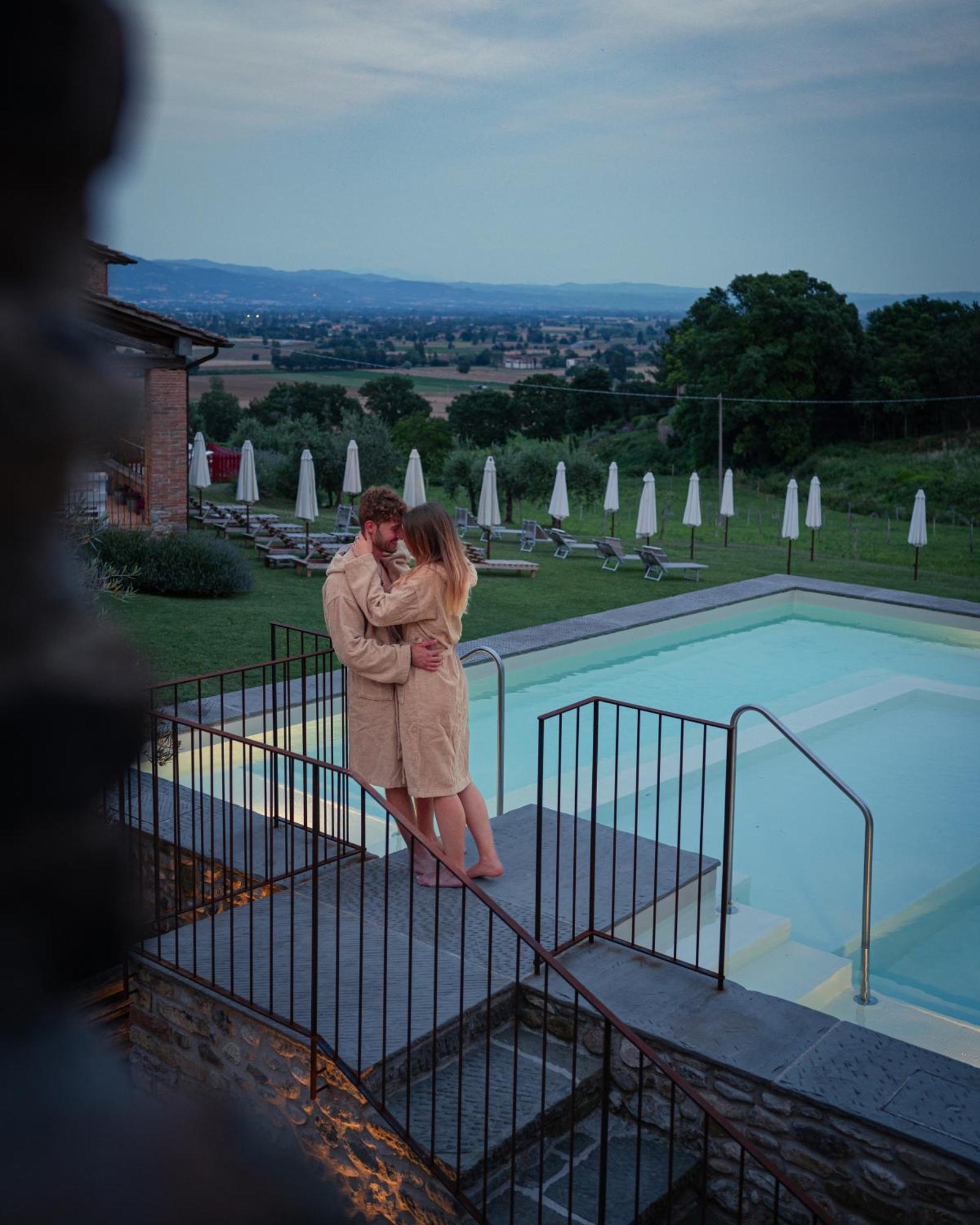 Agriturismo Podere Tovari アンギアーリ エクステリア 写真