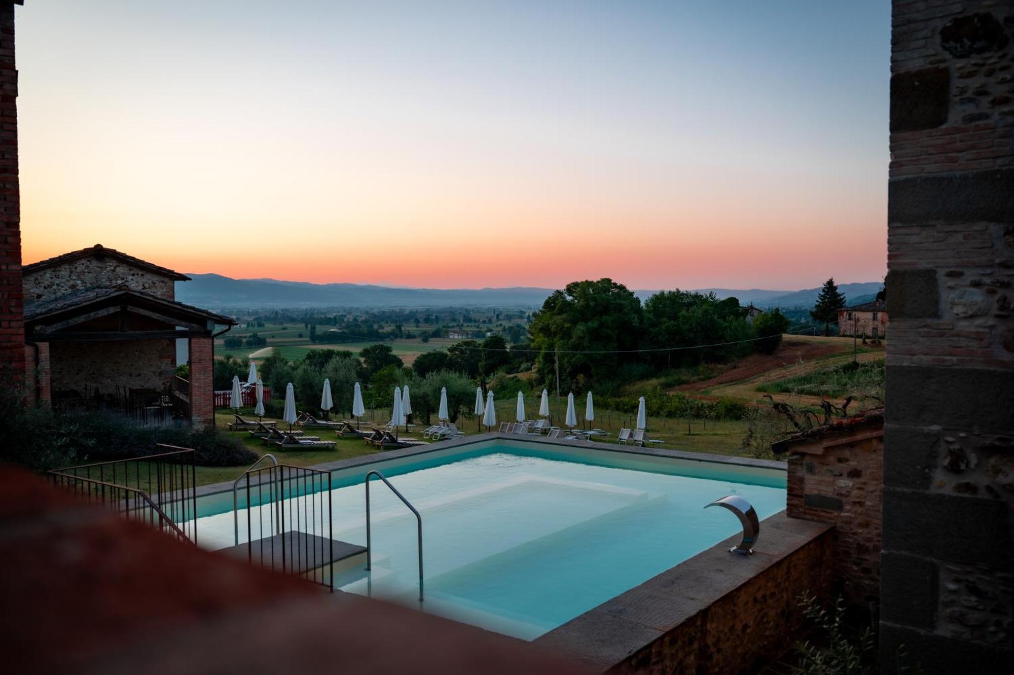 Agriturismo Podere Tovari アンギアーリ エクステリア 写真